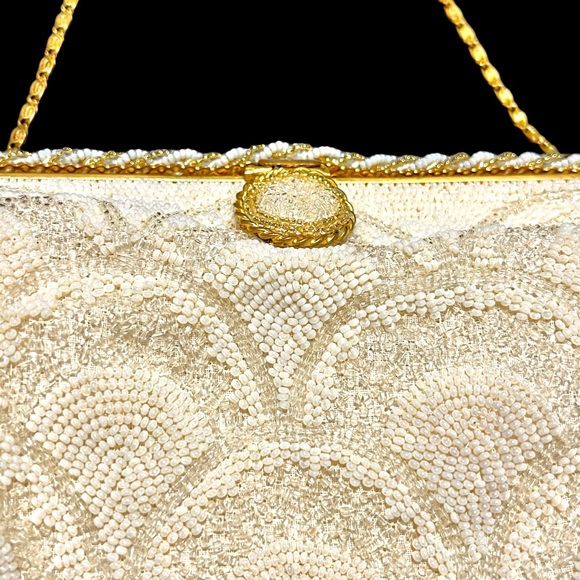Vintage white beaded evening bag with chain - Picture 9 of 13